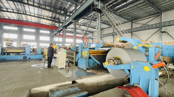 máquina que raja de la chapa de 1800m m con el tipo pesado Decoiler hidráulico