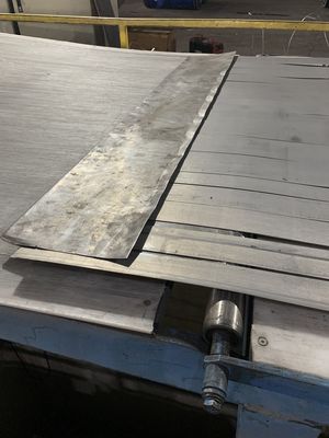 La máquina que raja automática de la tira de acero gruesa media para rajar automático en frío de la bobina de acero actúa del equipo