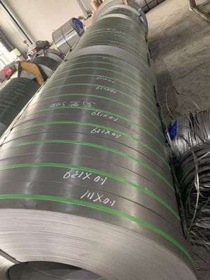 La máquina que raja automática de la tira de acero gruesa media para rajar automático en frío de la bobina de acero actúa del equipo