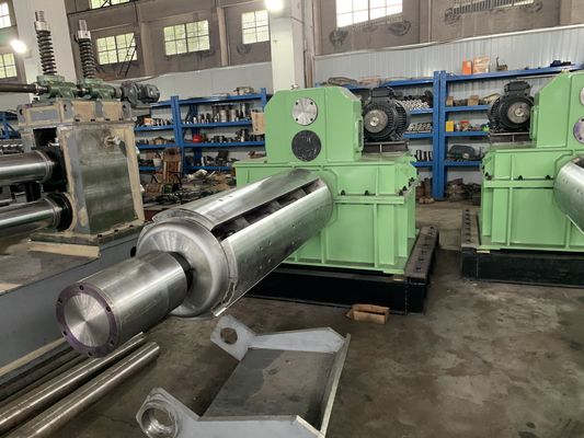 La bobina de acero que rajaba la línea utilizó al grueso 0.6~10m m para el laminador en frío, el molino de tubo soldado con autógena, el rollo que formaba la máquina, el etc